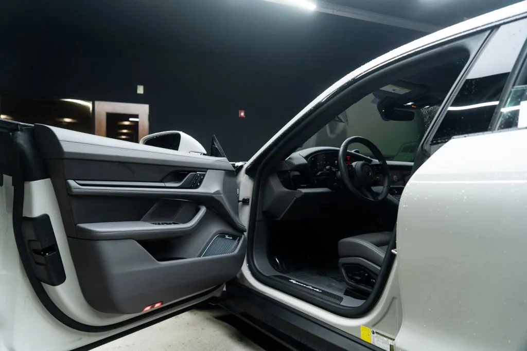 Porsche Taycan photo 21
