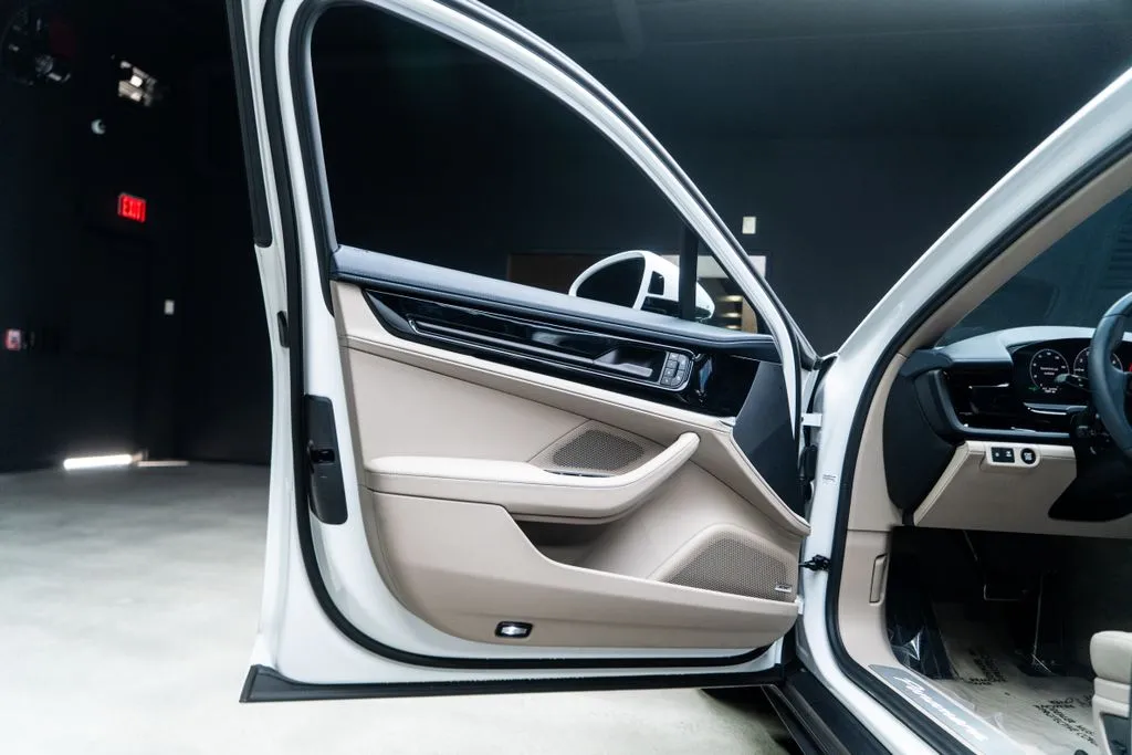 Porsche Panamera photo 23