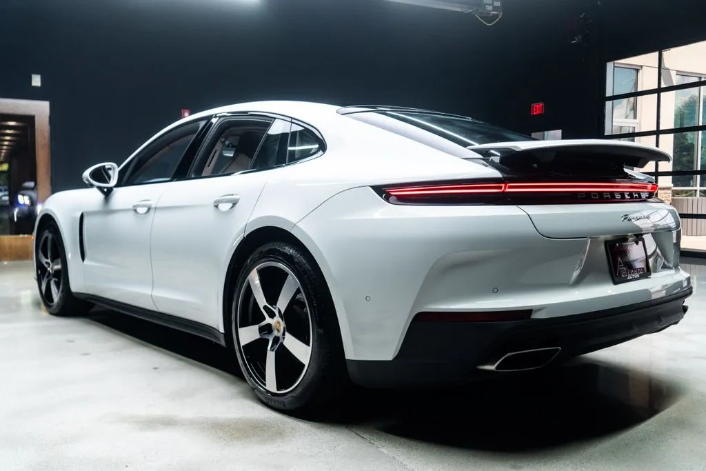 Porsche Panamera photo 18
