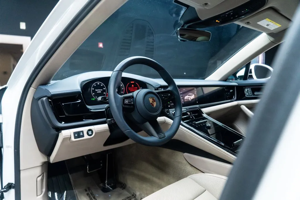 Porsche Panamera photo 27