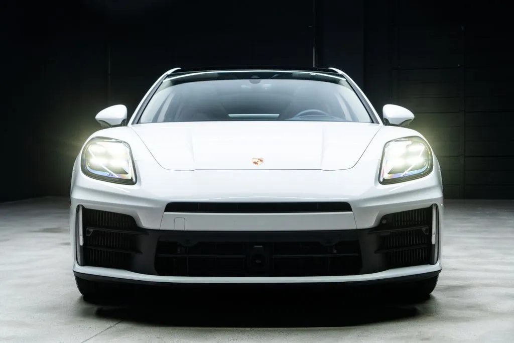 Porsche Panamera photo 4