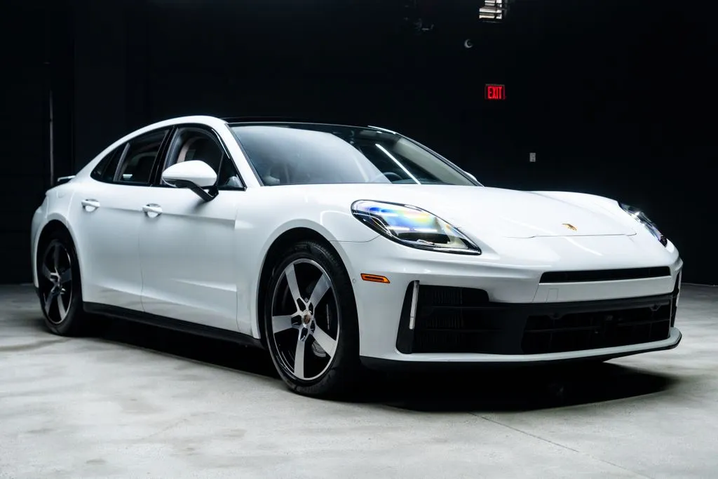 Porsche Panamera photo 7