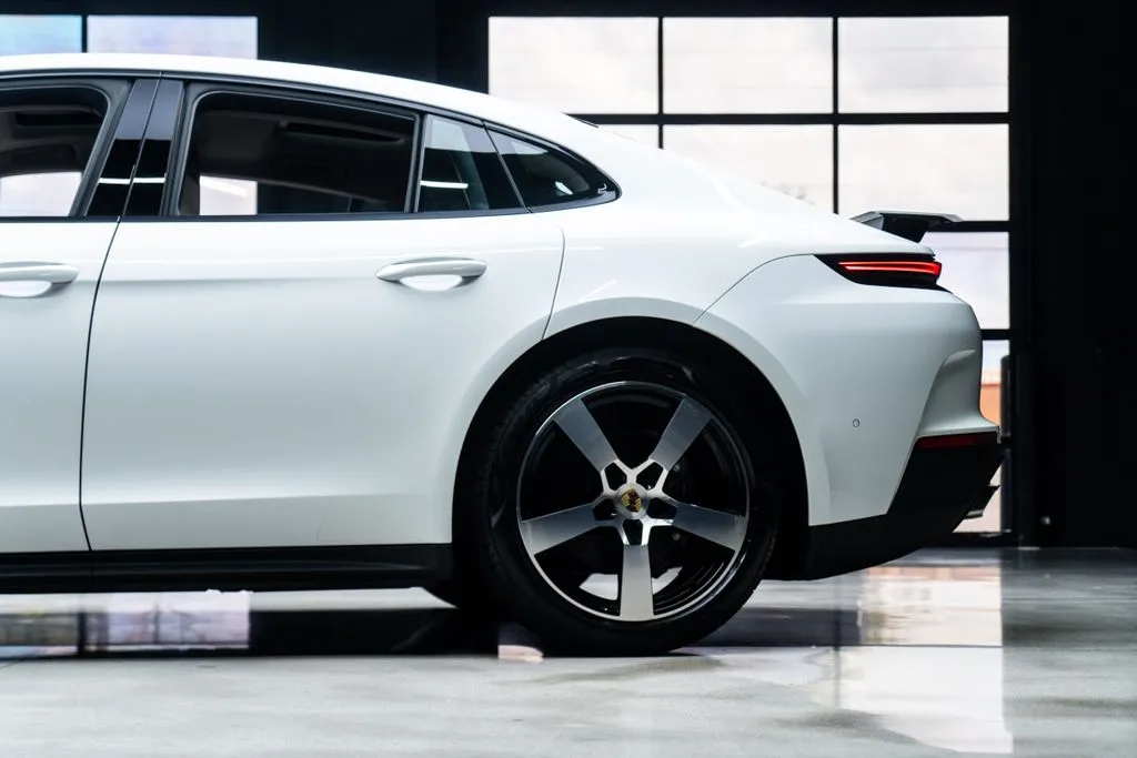 Porsche Panamera photo 21