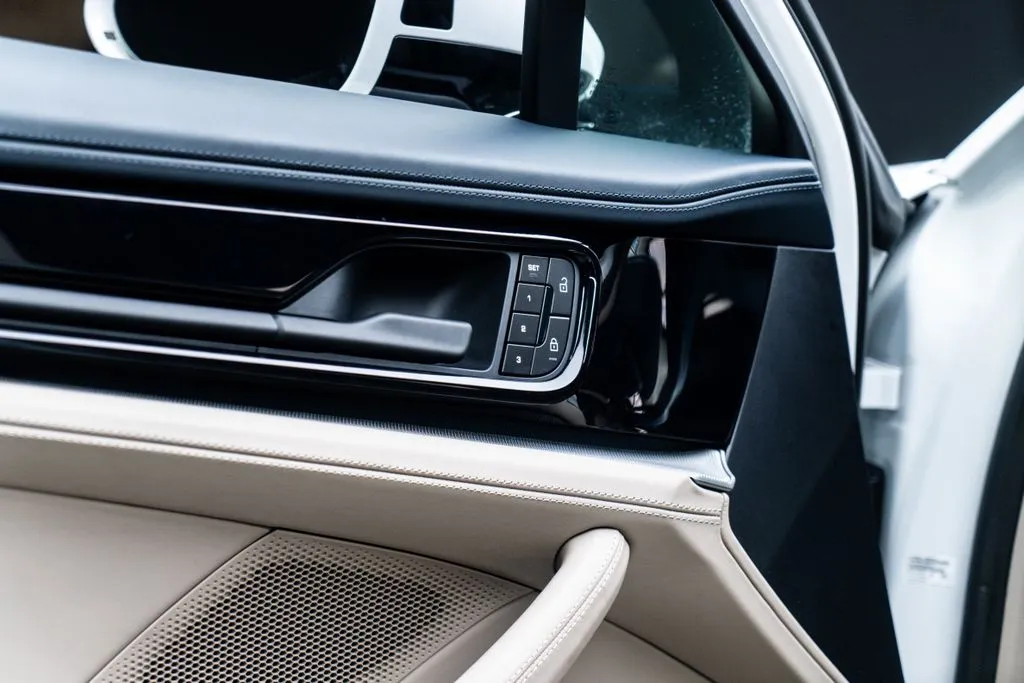Porsche Panamera photo 24