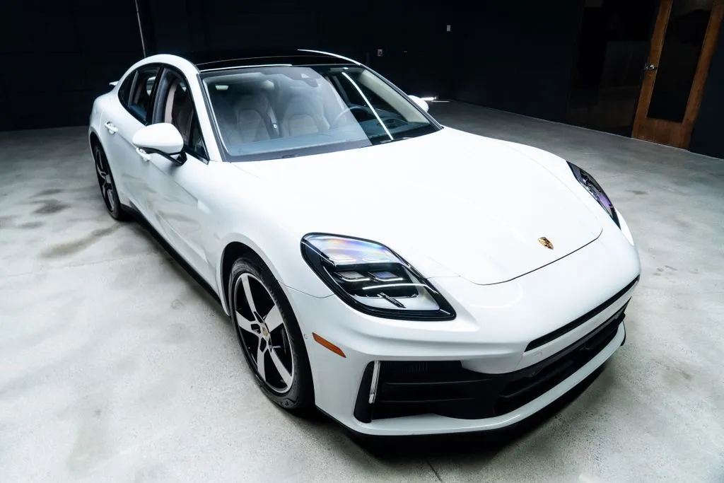 Porsche Panamera photo 8