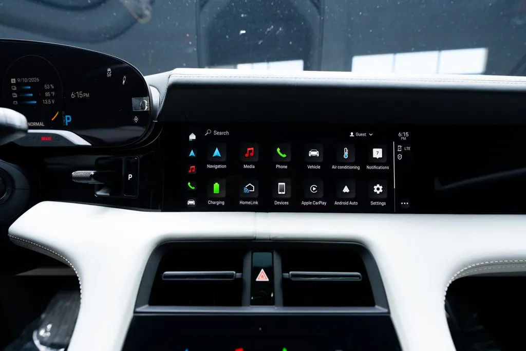 Porsche Taycan photo 32