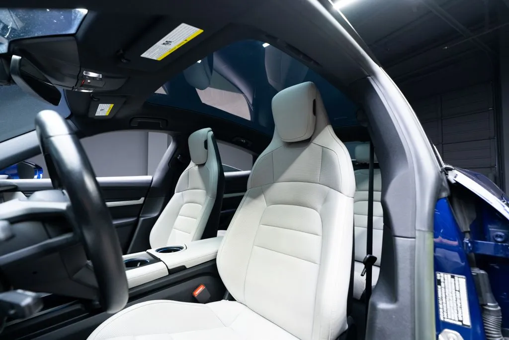 Porsche Taycan photo 25