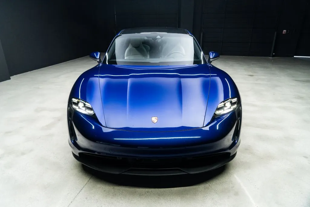 Porsche Taycan photo 3