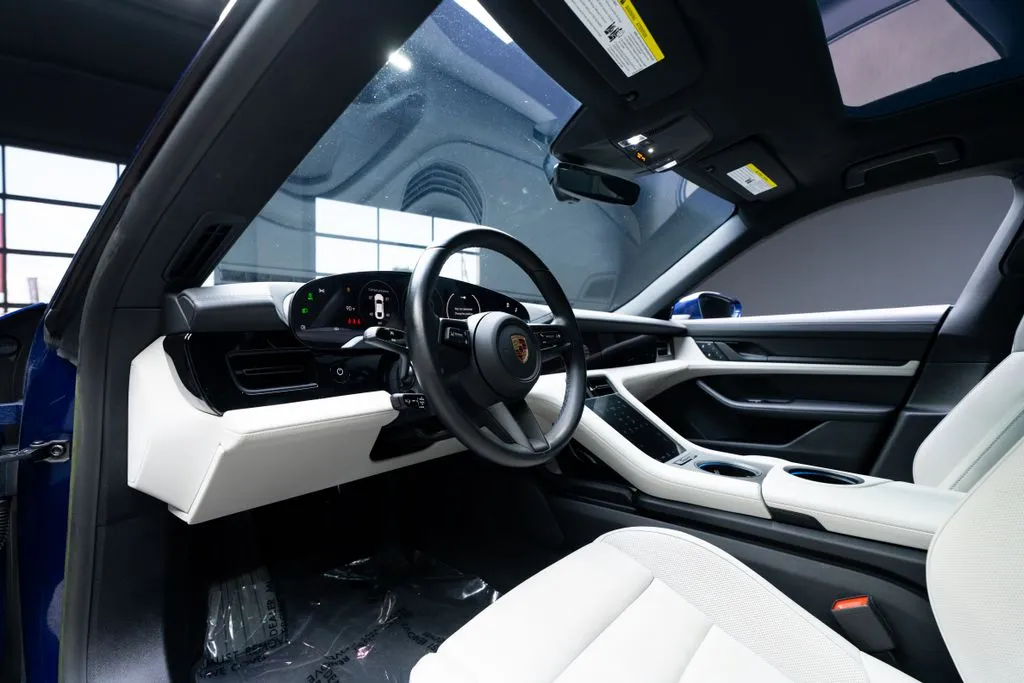Porsche Taycan photo 26