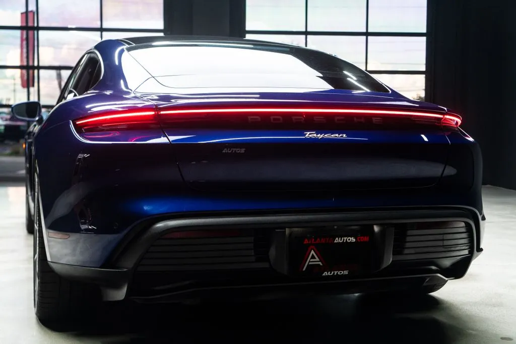 Porsche Taycan photo 17