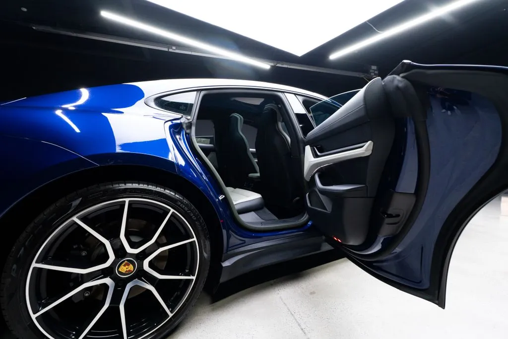 Porsche Taycan photo 45