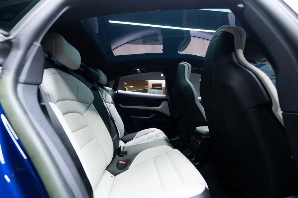Porsche Taycan photo 42