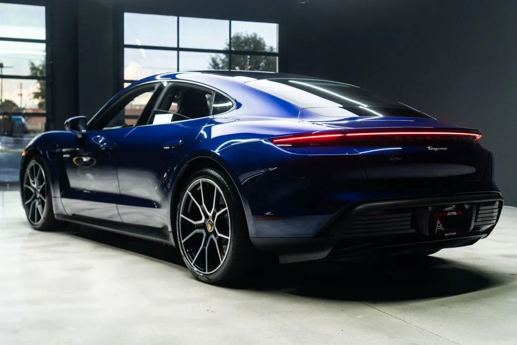 Porsche Taycan photo 19