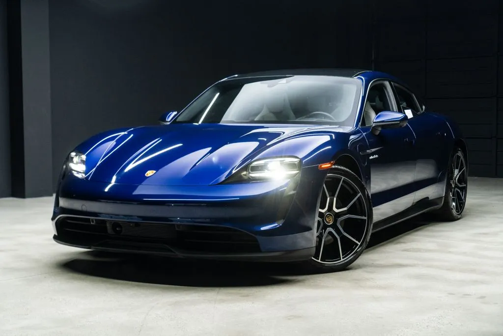Porsche Taycan photo 2