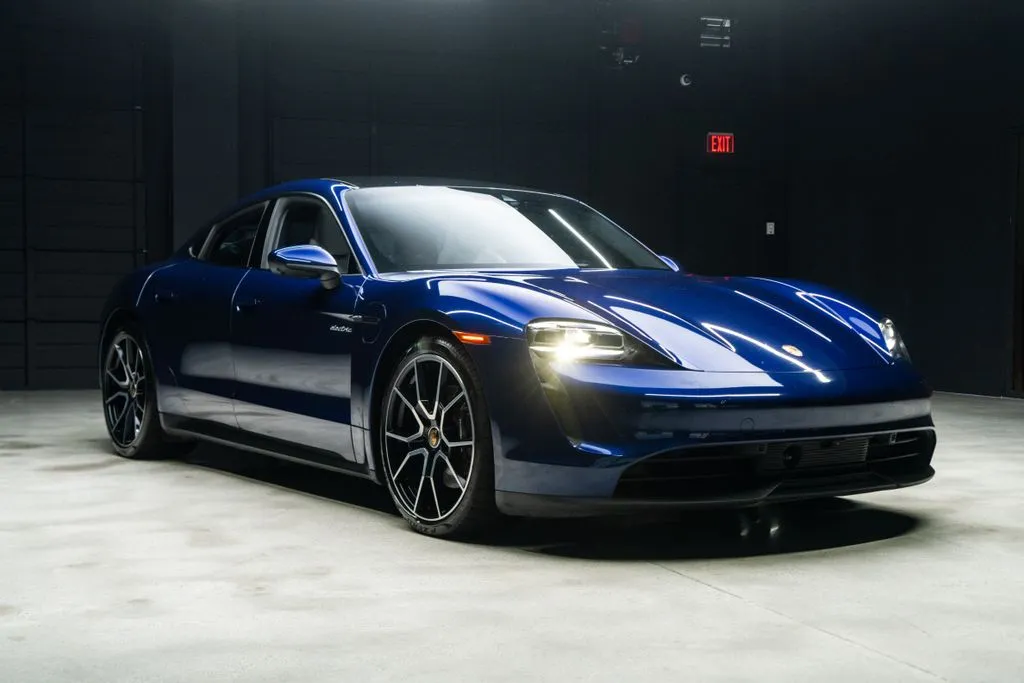 Porsche Taycan photo 8