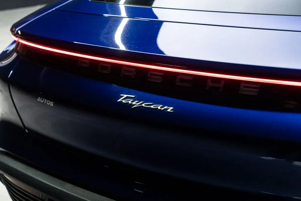 Porsche Taycan photo 16