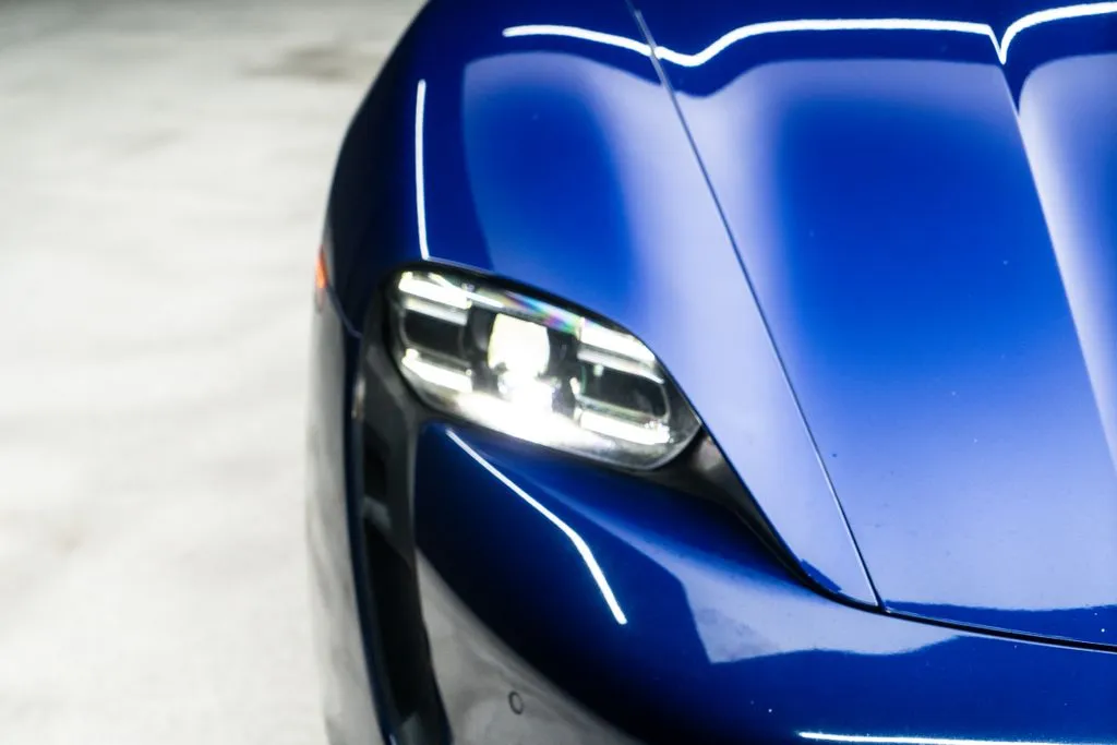 Porsche Taycan photo 5