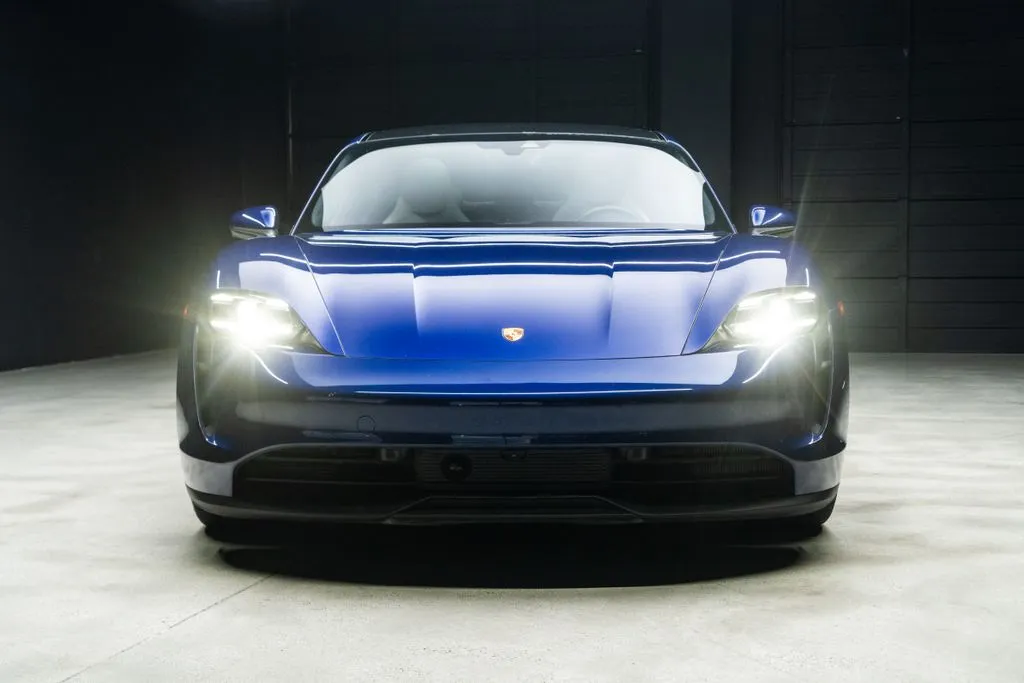 Porsche Taycan photo 4