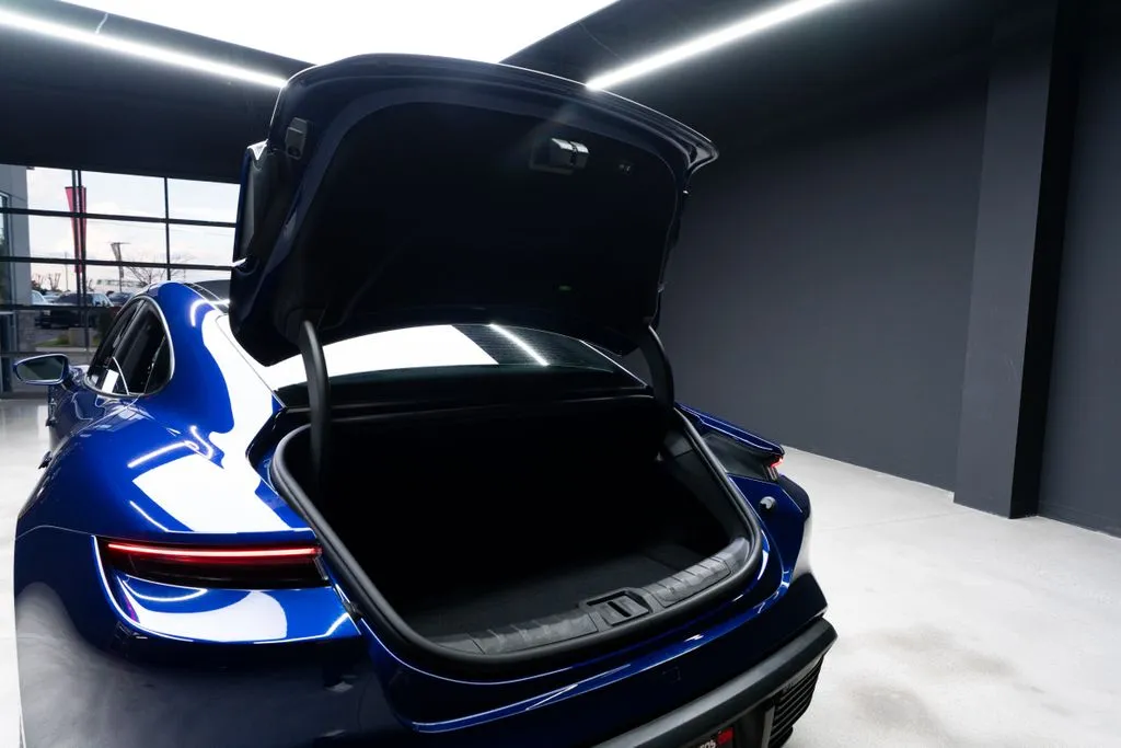 Porsche Taycan photo 46