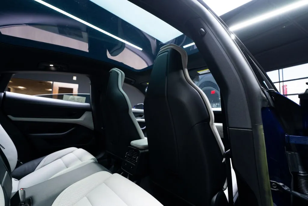 Porsche Taycan photo 41