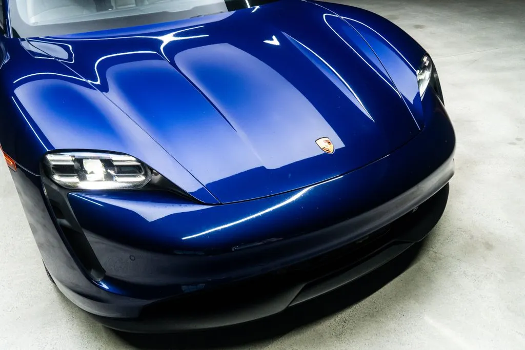 Porsche Taycan photo 7