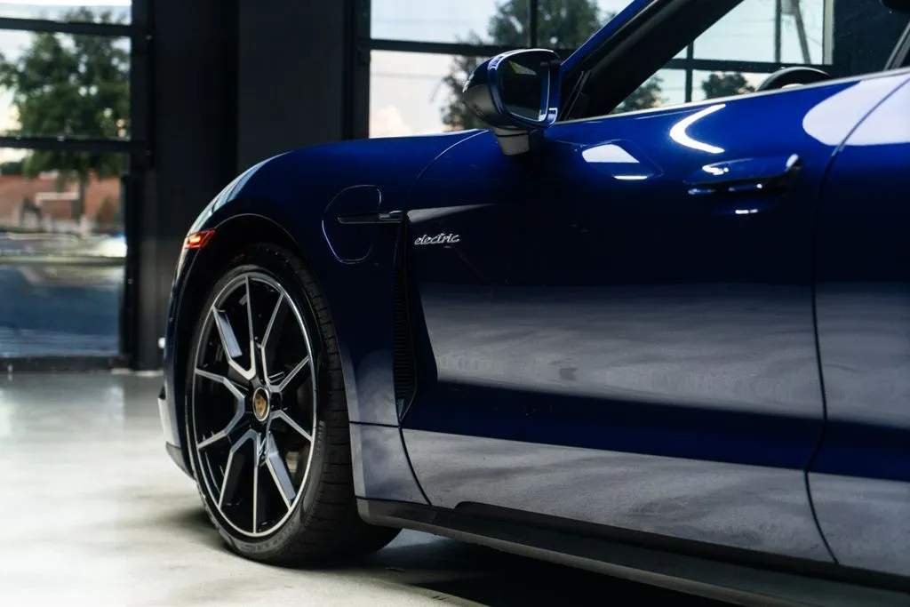 Porsche Taycan photo 20