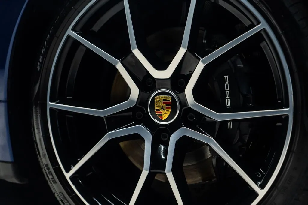 Porsche Taycan photo 11