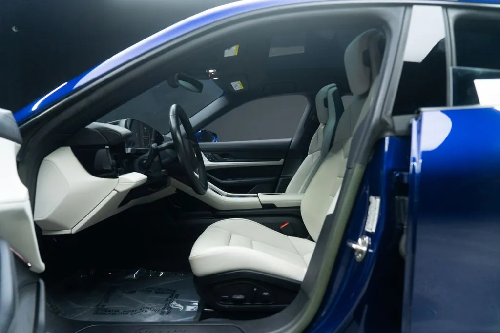 Porsche Taycan photo 24