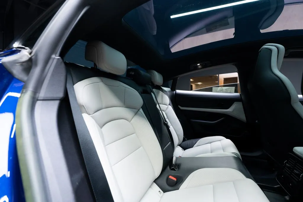 Porsche Taycan photo 44