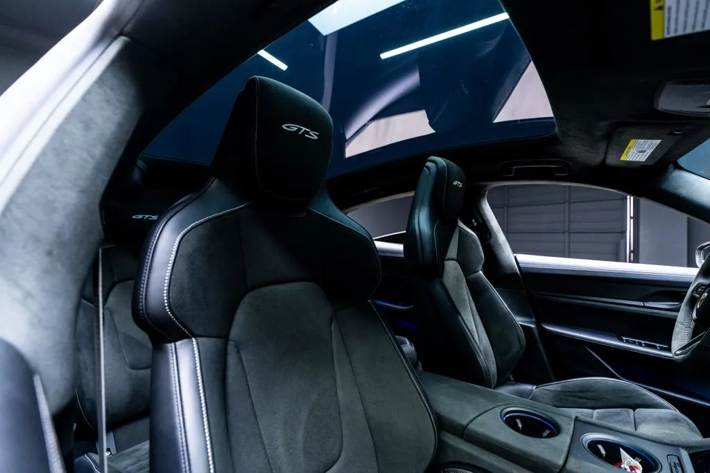Porsche Taycan photo 37