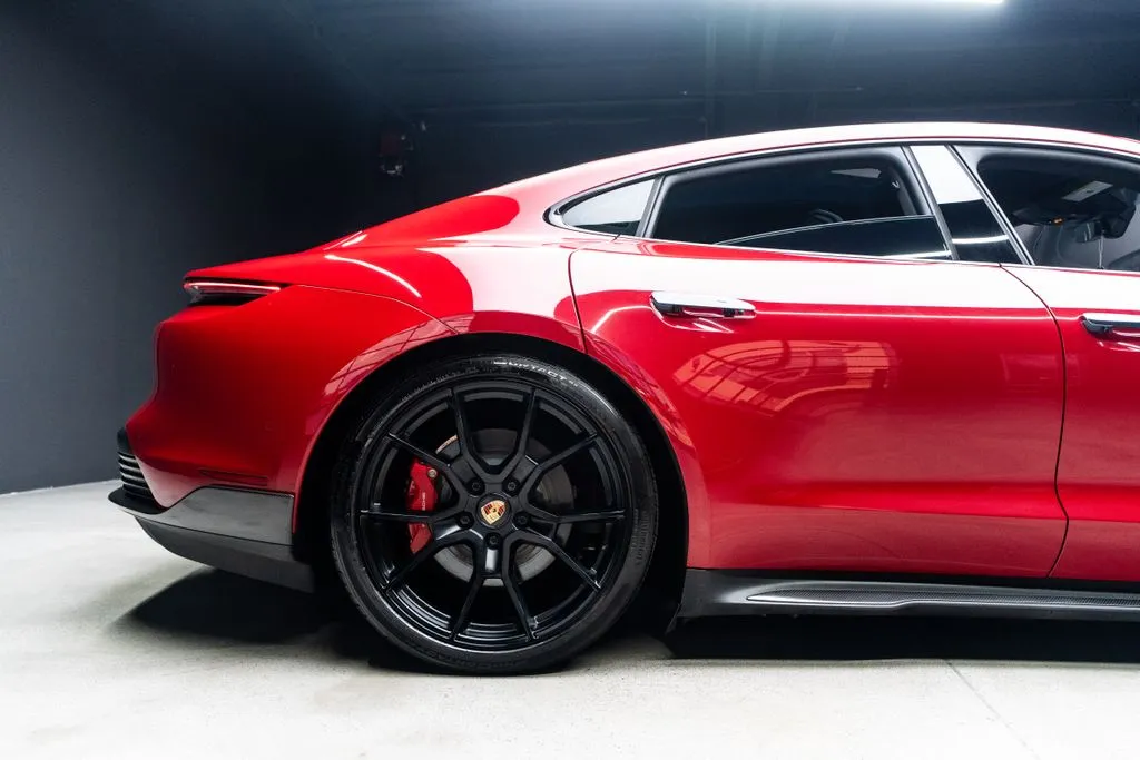 Porsche Taycan photo 12