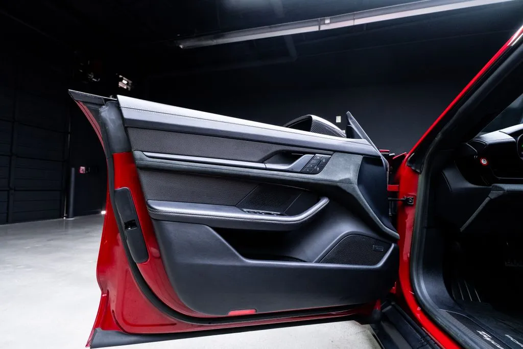 Porsche Taycan photo 19