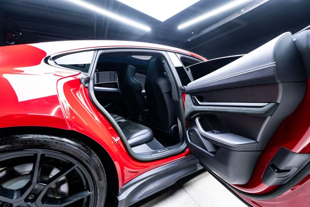 Porsche Taycan photo 43