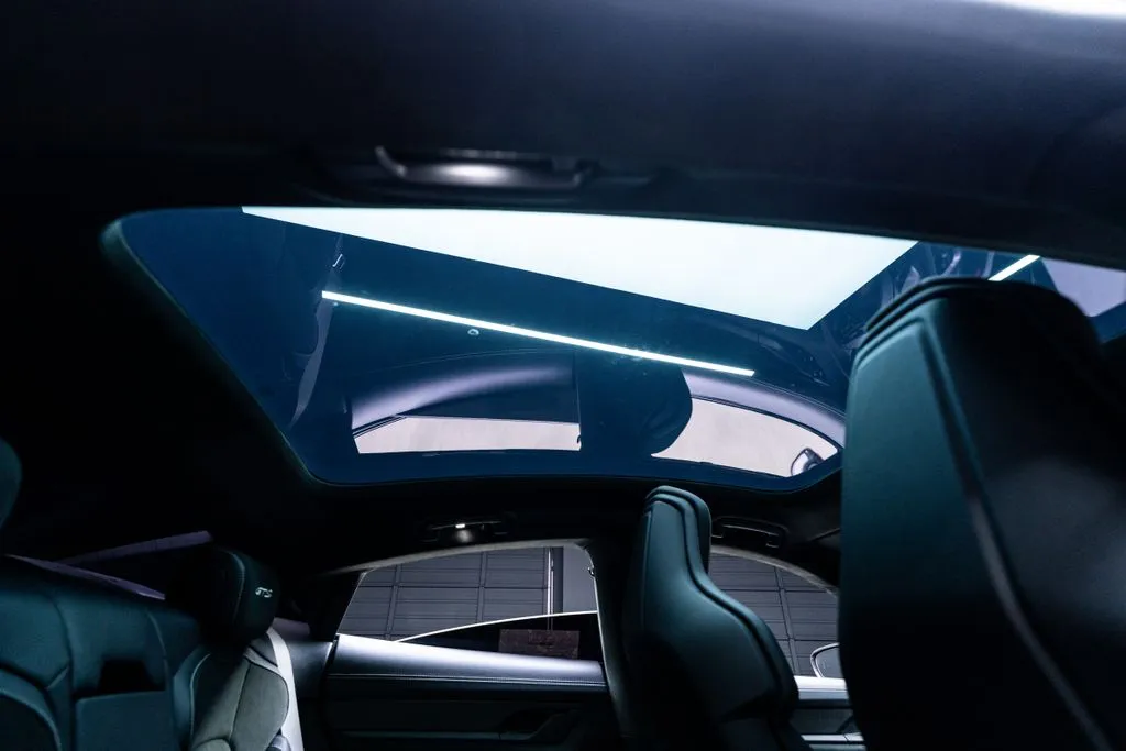 Porsche Taycan photo 41