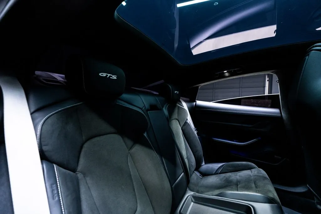 Porsche Taycan photo 42