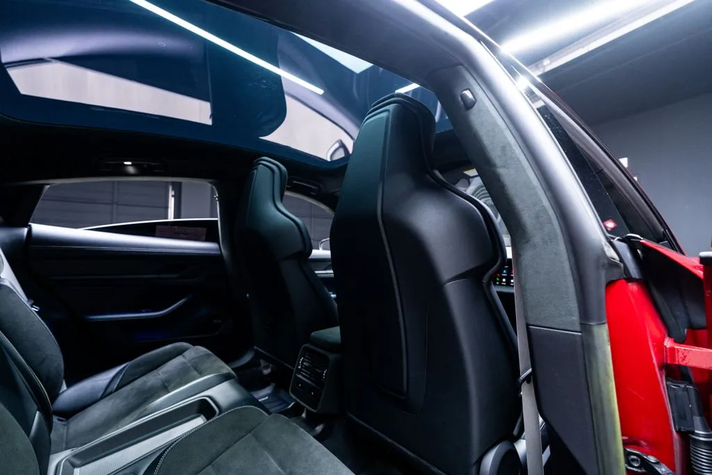 Porsche Taycan photo 39