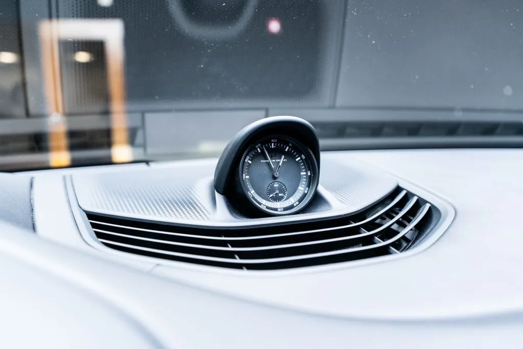 Porsche Taycan photo 31