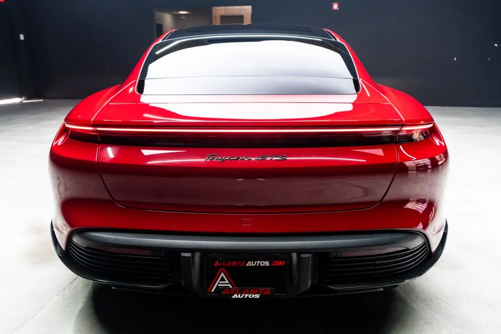 Porsche Taycan photo 14