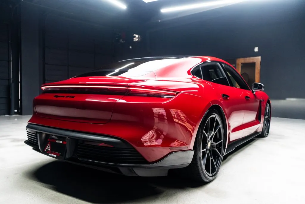 Porsche Taycan photo 13