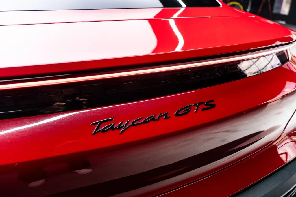 Porsche Taycan photo 15