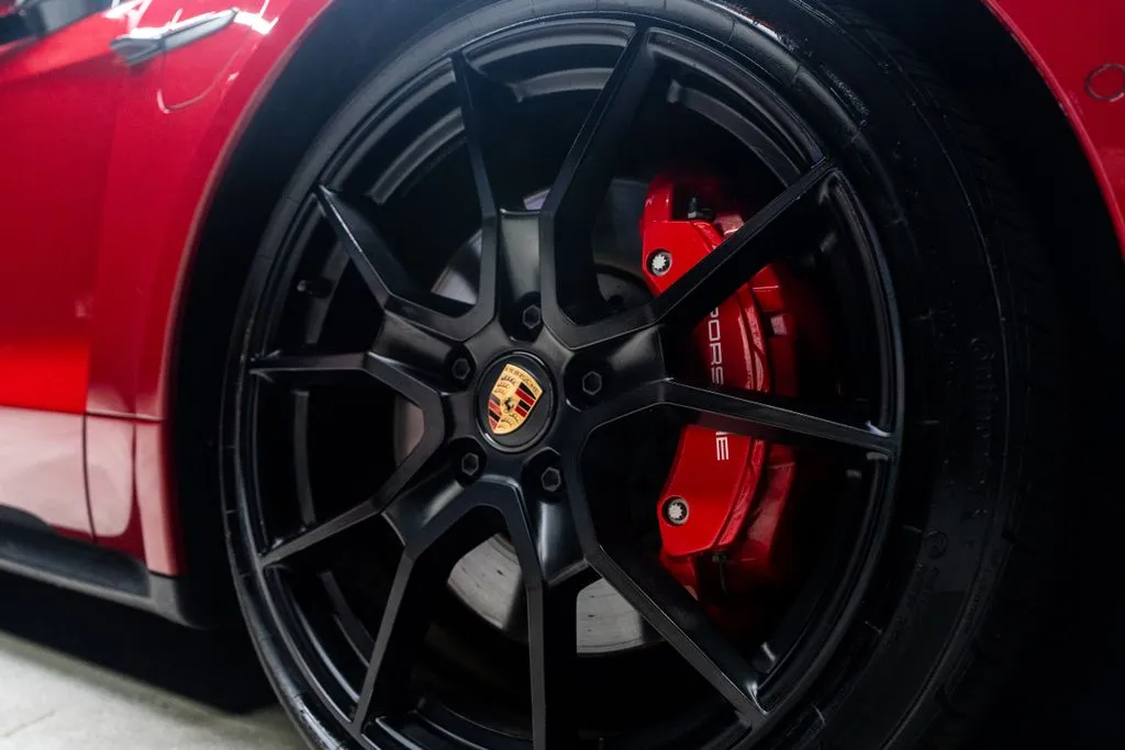 Porsche Taycan photo 10