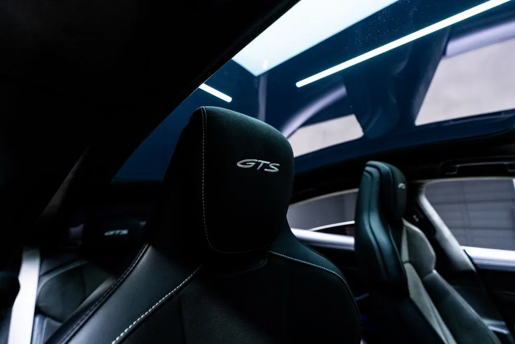 Porsche Taycan photo 38