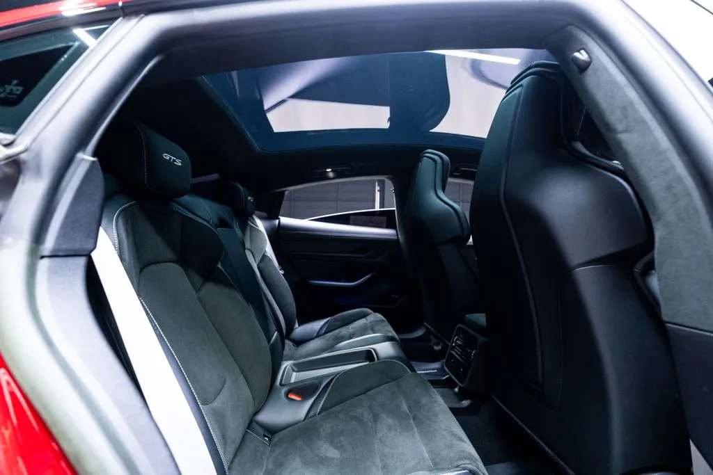 Porsche Taycan photo 40