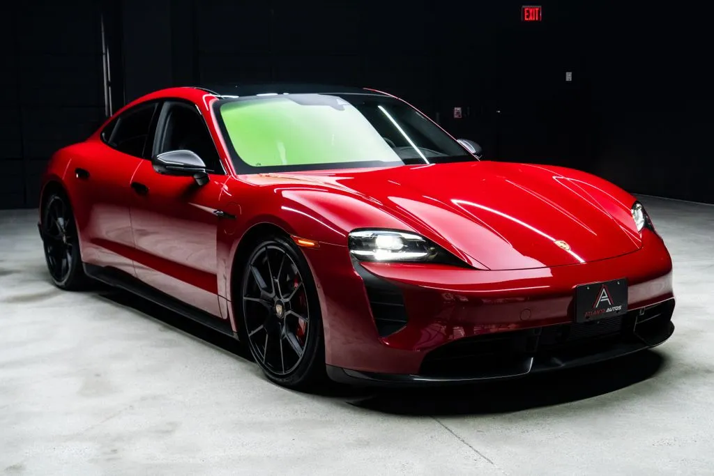 Porsche Taycan photo 7