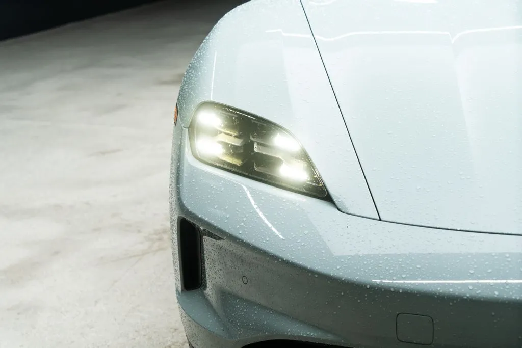 Porsche Taycan photo 4