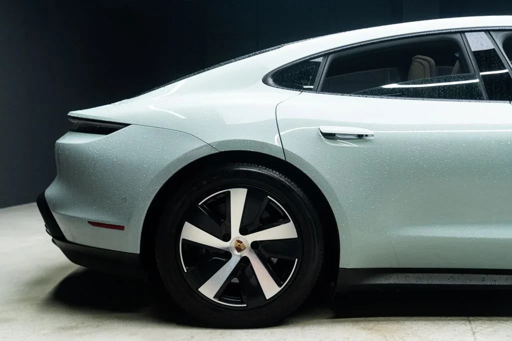 Porsche Taycan photo 13