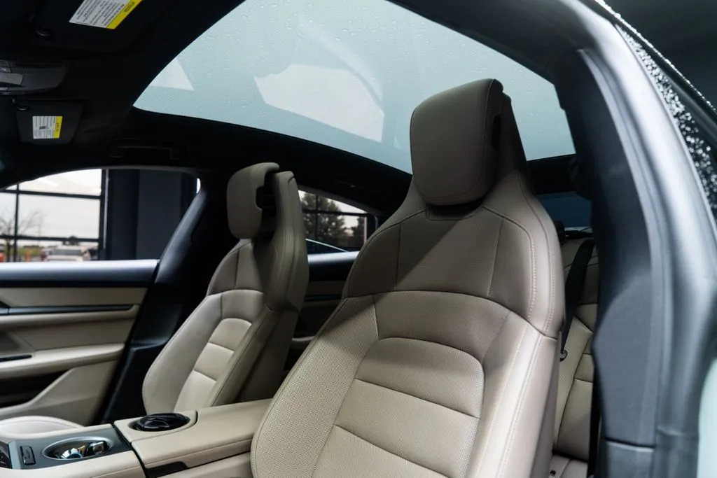 Porsche Taycan photo 23