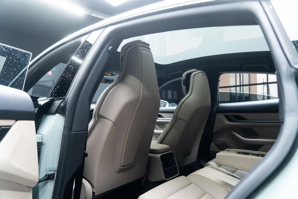 Porsche Taycan photo 35