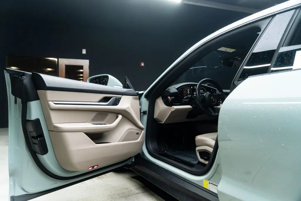 Porsche Taycan photo 19