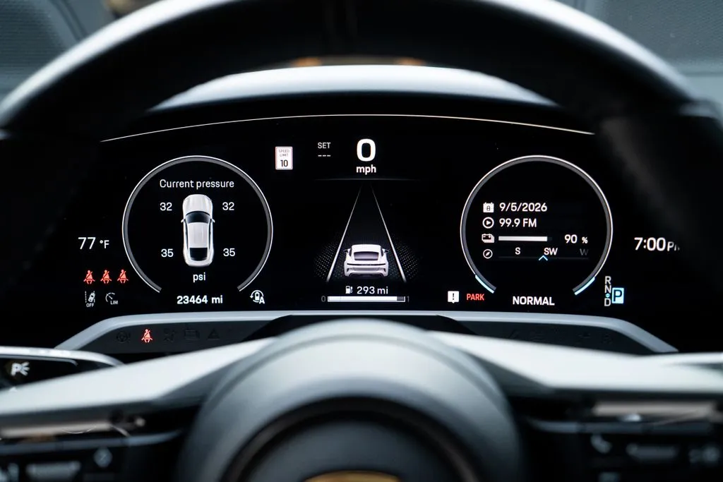 Porsche Taycan photo 30